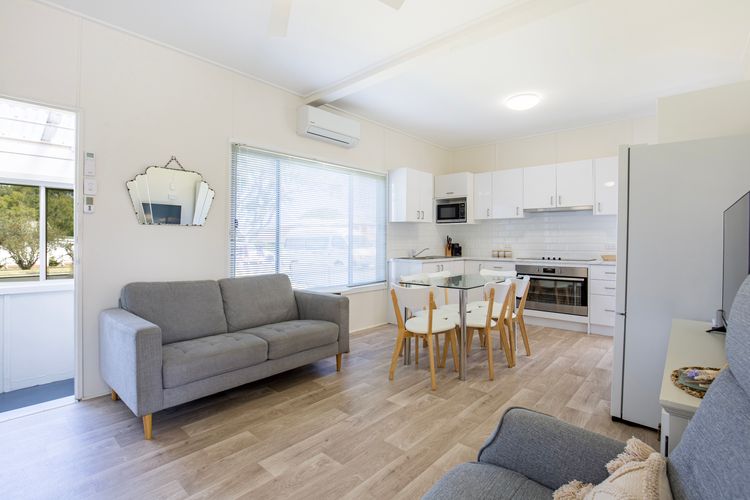 Idle Hours – Pet Friendly – 5 Mins Walk to Beach