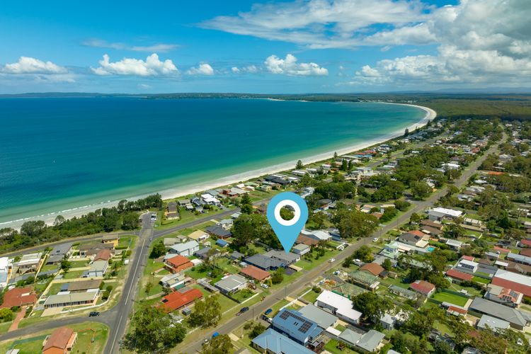 Amazing beach only a few minutes walk away, Close to local golf course