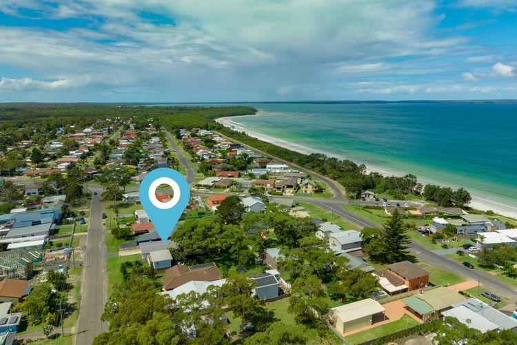 Amazing beach only a few minutes walk away, Close to local golf course