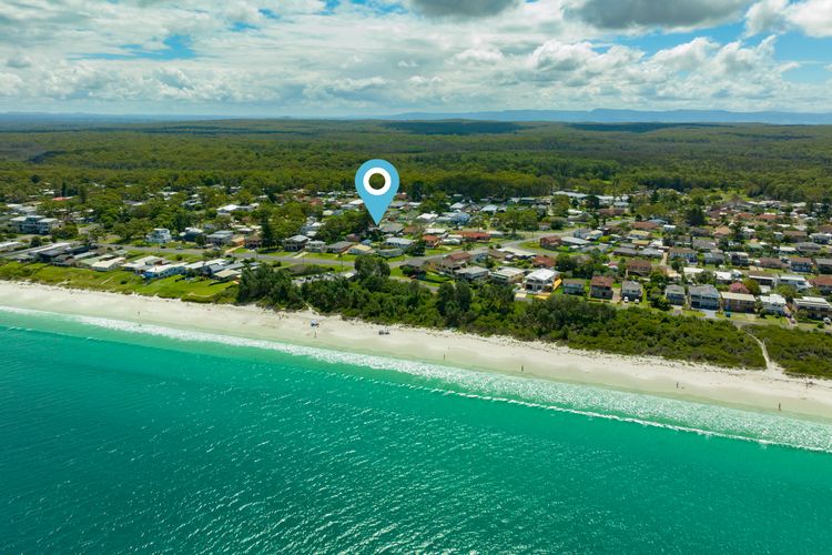 Amazing beach only a few minutes walk away, Close to local golf course