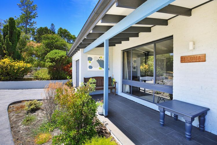 Aloha – Short Drive to Berry & The Beach – Fireplace and Firepit