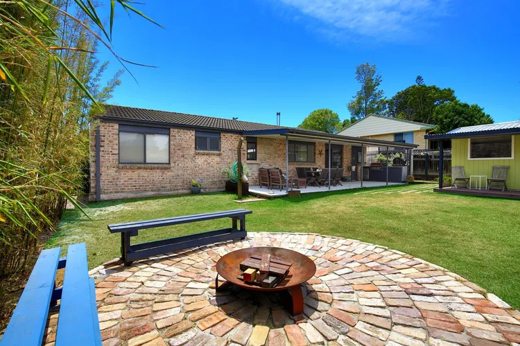 Aloha – Short Drive to Berry & The Beach – Fireplace and Firepit