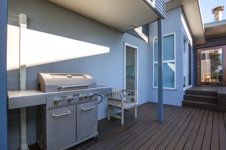 Aqua Beachfront – 2 Mins Walk to Beach