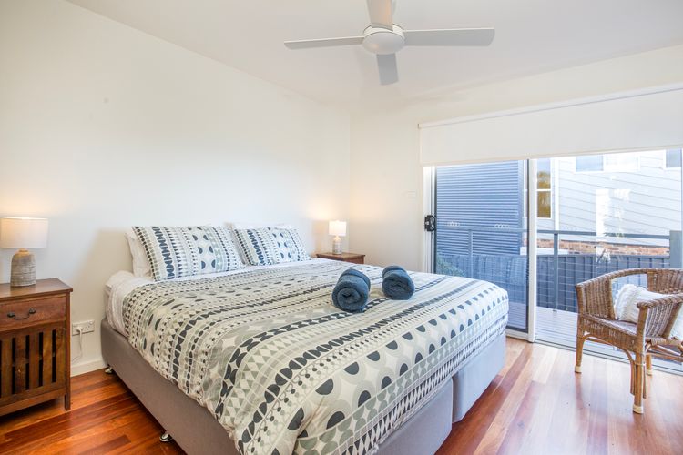 Aqua Beachfront – 2 Mins Walk to Beach