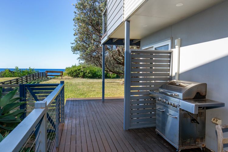 Aqua Beachfront – 2 Mins Walk to Beach
