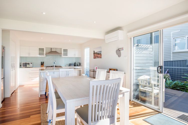 Aqua Beachfront – 2 Mins Walk to Beach