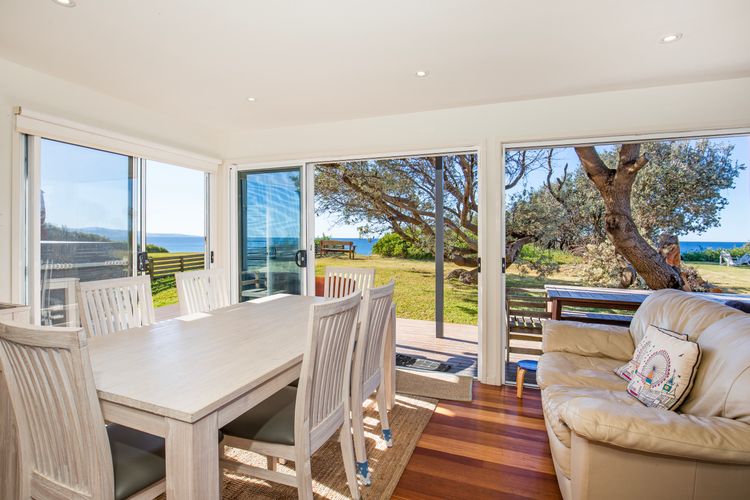 Aqua Beachfront – 2 Mins Walk to Beach