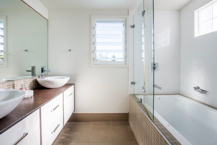 Aqua Beachfront – 2 Mins Walk to Beach