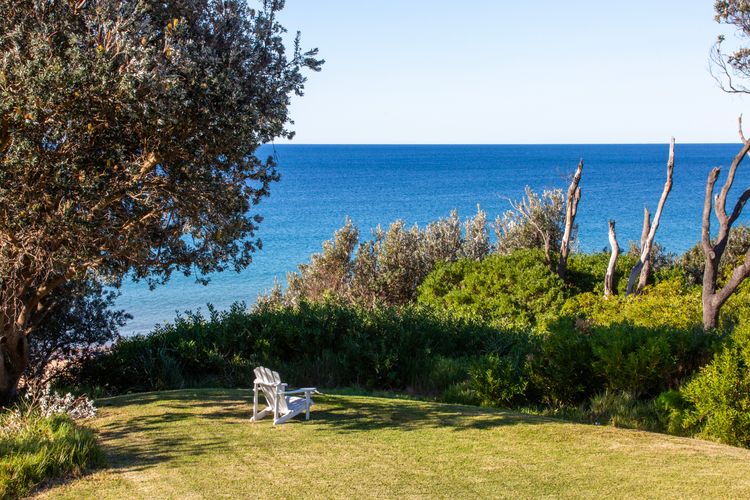 Aqua Beachfront – 2 Mins Walk to Beach