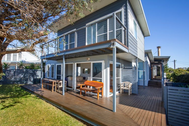 Aqua Beachfront – 2 Mins Walk to Beach