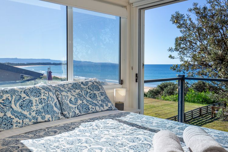 Aqua Beachfront – 2 Mins Walk to Beach