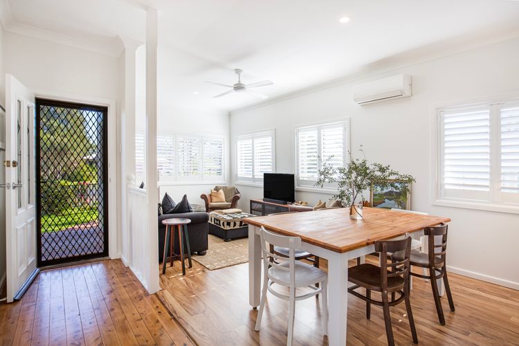 Amaroo – Pet Friendly – 2 Mins Walk to Beach – Outdoor Fireplace
