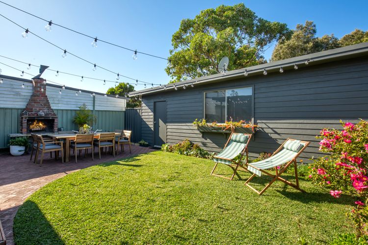 Amaroo – Pet Friendly – 2 Mins Walk to Beach – Outdoor Fireplace