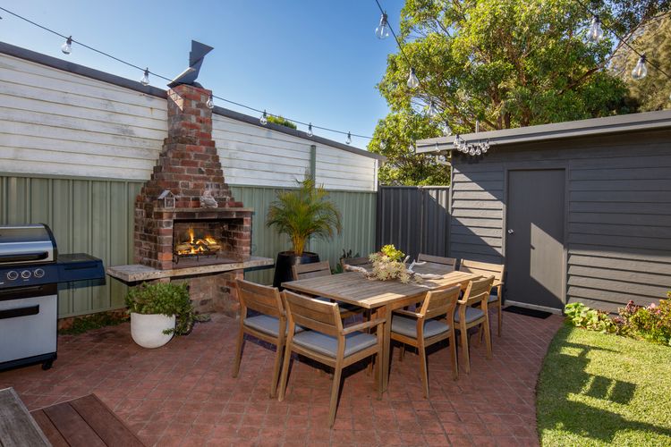Amaroo – Pet Friendly – 2 Mins Walk to Beach – Outdoor Fireplace