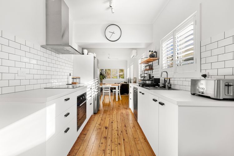 Amaroo – Pet Friendly – 2 Mins Walk to Beach – Outdoor Fireplace