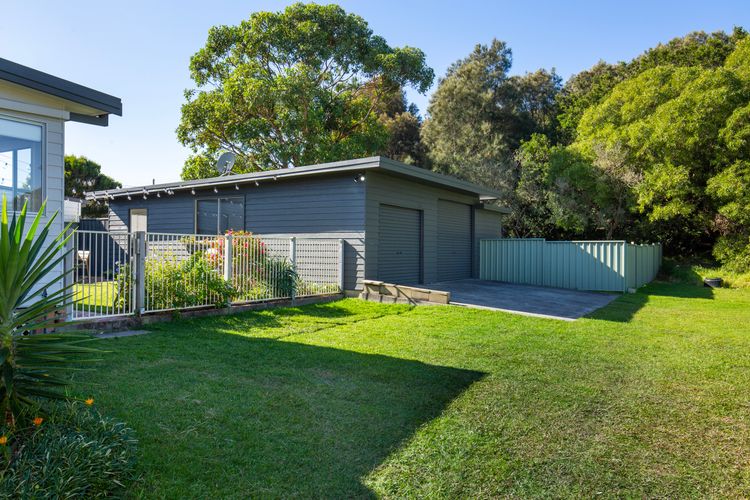 Amaroo – Pet Friendly – 2 Mins Walk to Beach – Outdoor Fireplace