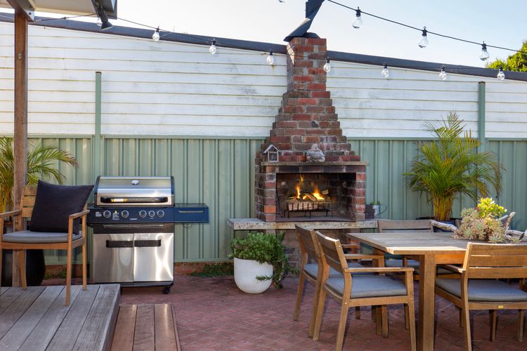 Amaroo – Pet Friendly – 2 Mins Walk to Beach – Outdoor Fireplace