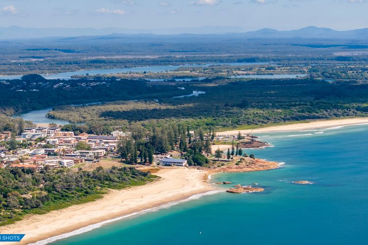 Amazing beach only a few minutes walk away, Amazing lakefront at your doorstep