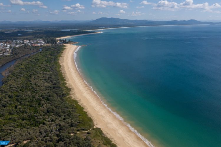 Amazing beach only a few minutes walk away, Amazing lakefront at your doorstep
