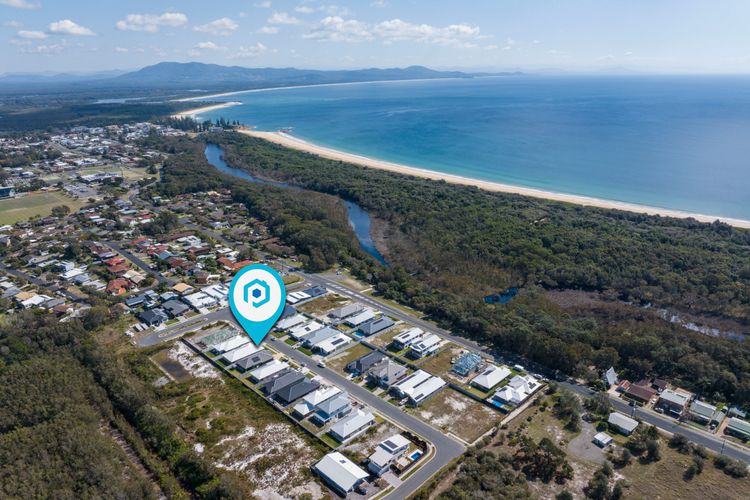 Amazing beach only a few minutes walk away, Amazing lakefront at your doorstep