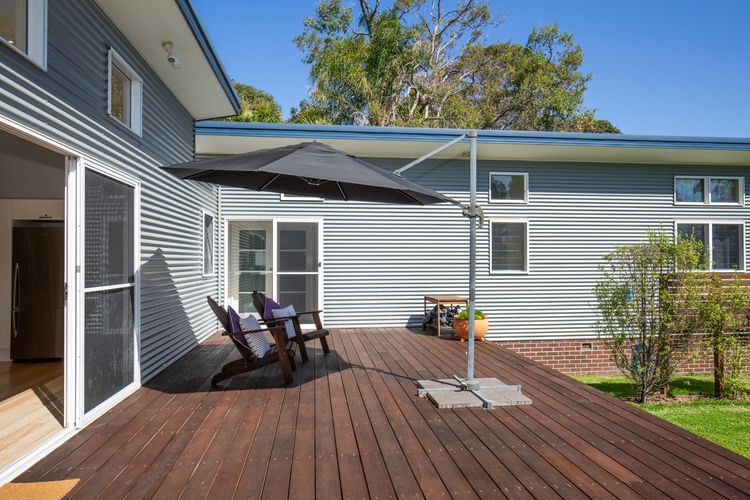 The Cabin – Waterfront with Fireplace – 5 mins to the Bay