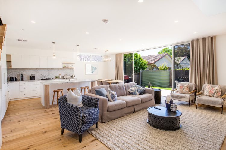 Camellia – Pet Friendly – 3 Min Walk to Centre of Berry