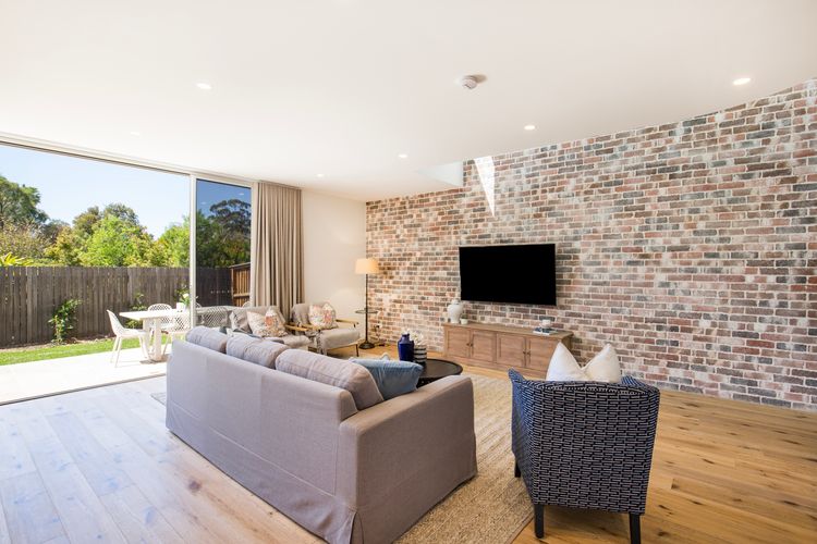 Camellia – Pet Friendly – 3 Min Walk to Centre of Berry