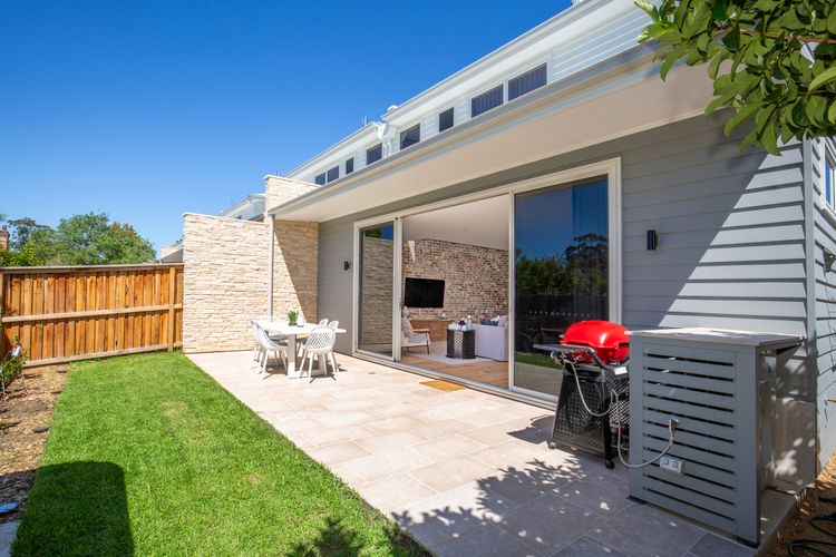 Camellia – Pet Friendly – 3 Min Walk to Centre of Berry