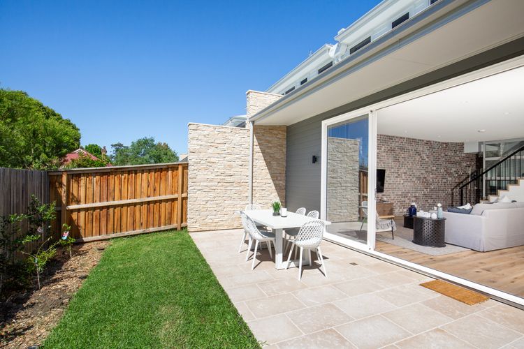 Camellia – Pet Friendly – 3 Min Walk to Centre of Berry
