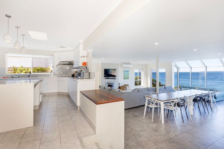 Fantastic chef's kitchen for preparing gourmet meals, Amazing beach at your doorstep, Easy access to an amazing surf beach for surfing,  Amazing views