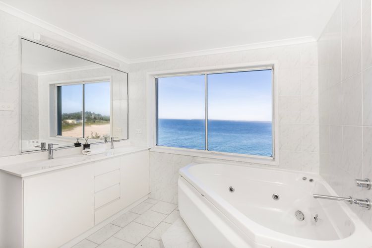 Neptune – Pet Friendly Absolute Beachfront with Stunning Views