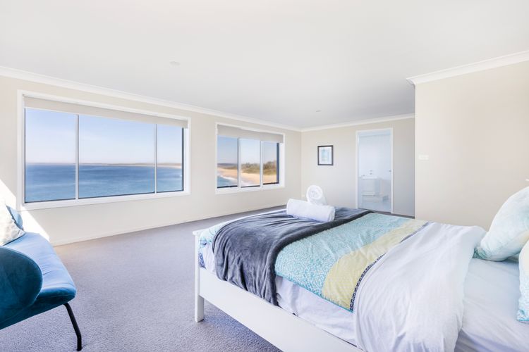 Neptune – Pet Friendly Absolute Beachfront with Stunning Views