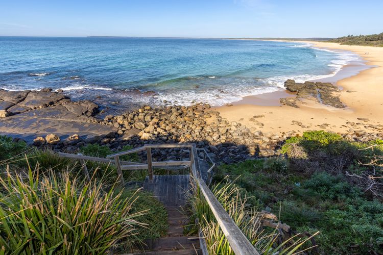 Neptune – Pet Friendly Absolute Beachfront with Stunning Views