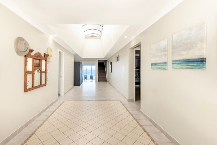 Neptune – Pet Friendly Absolute Beachfront with Stunning Views