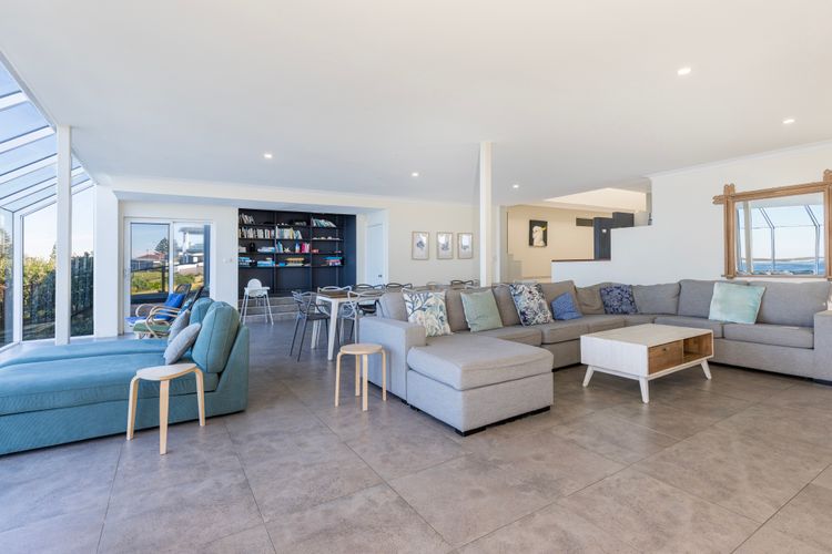 Neptune – Pet Friendly Absolute Beachfront with Stunning Views
