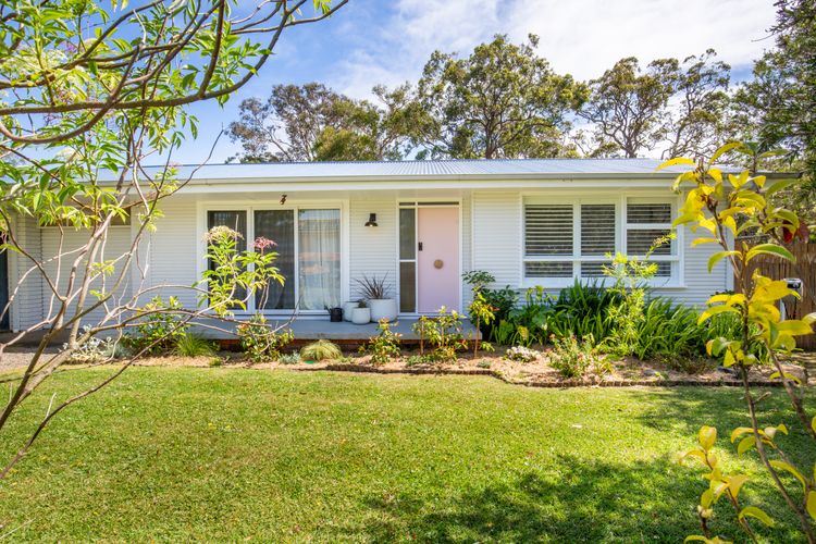 Easy access to an amazing surf beach for surfing, Amazing beach only a few minutes walk away