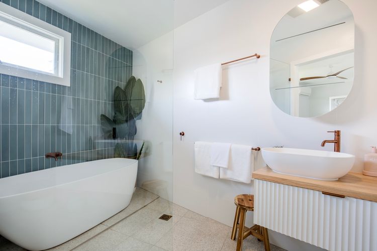 Fleur de Chalet – Pet Friendly – 10 Mins Walk to Beach