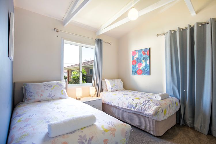 Seahaven – Pet Friendly with Ocean Views- 2 Mins to Beach
