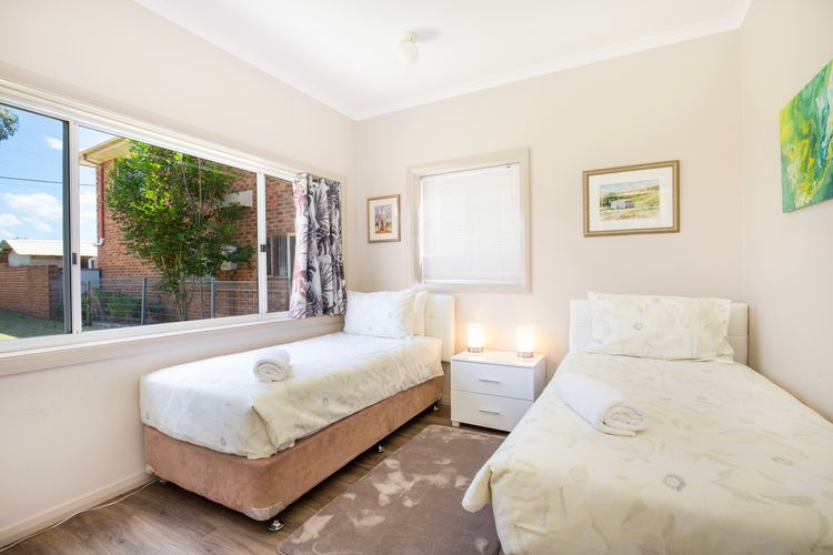Seahaven – Pet Friendly with Ocean Views- 2 Mins to Beach
