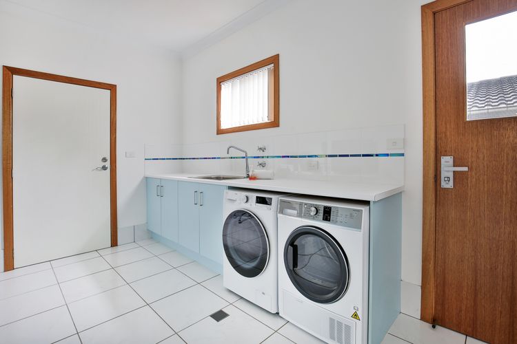Tangerine – Pet Friendly – 3 Mins Walk to Beach