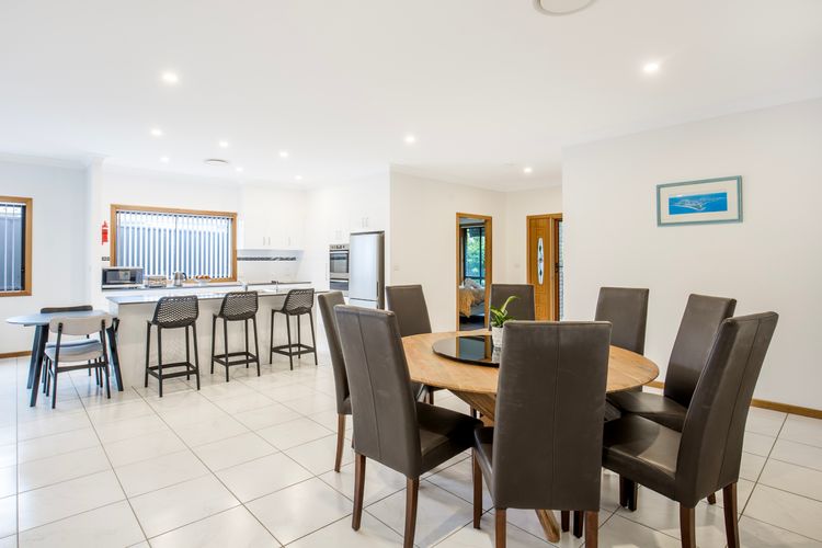 Tangerine – Pet Friendly – 3 Mins Walk to Beach