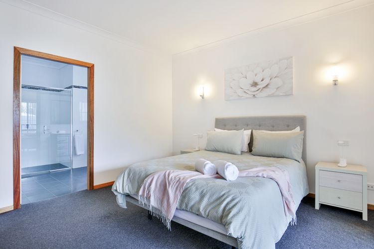 Tangerine – Pet Friendly – 3 Mins Walk to Beach