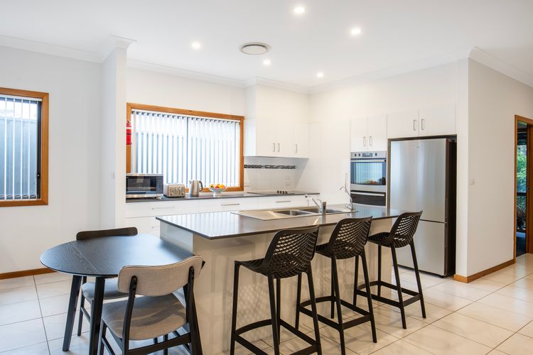 Tangerine – Pet Friendly – 3 Mins Walk to Beach