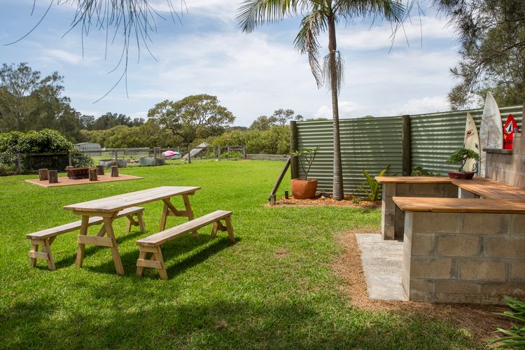 Amazing beach only a few minutes walk away. Easy access to an amazing surf beach for surfing
