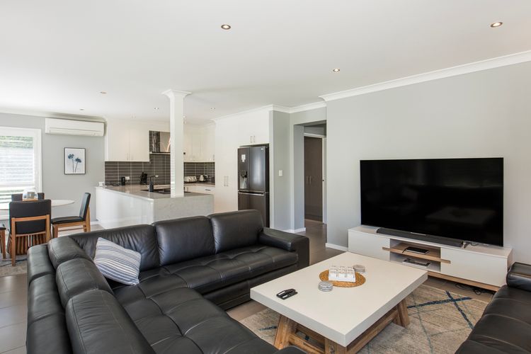 Bluewater Jervis Bay – Pet Friendly Luxury with Spa – 5 Mins Walk to Beach