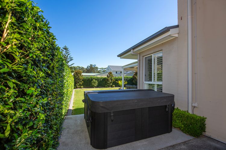 Bluewater Jervis Bay – Pet Friendly Luxury with Spa – 5 Mins Walk to Beach