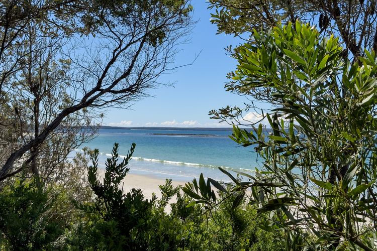 Easy access to an amazing surf beach for surfing, Close to local golf course
