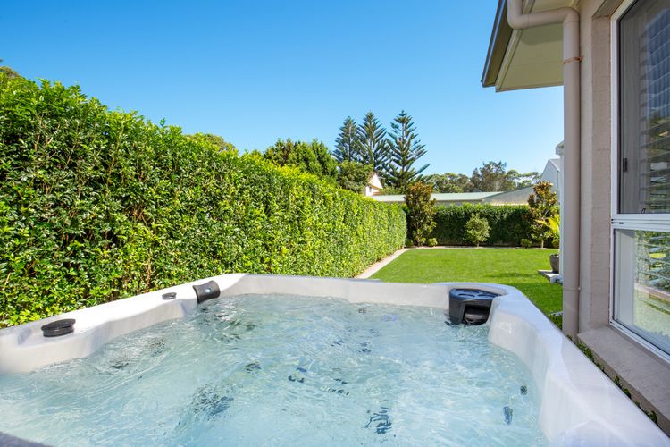 Bluewater Jervis Bay – Pet Friendly Luxury with Spa – 5 Mins Walk to Beach