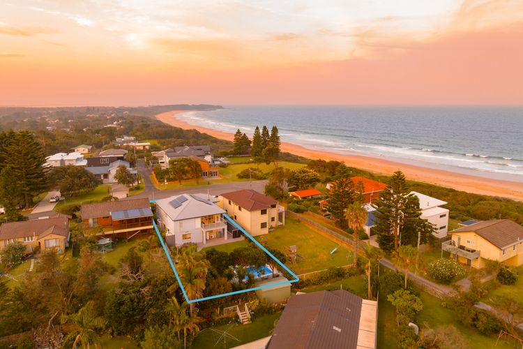 Amazing beach only a few minutes walk away. Easy access to an amazing surf beach for surfing
