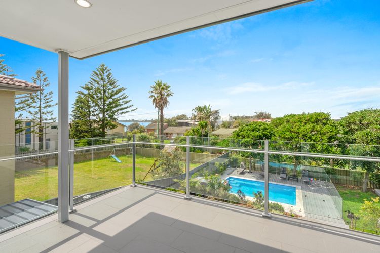 Amazing beach only a few minutes walk away. Easy access to an amazing surf beach for surfing, Amazing pool a short walk away